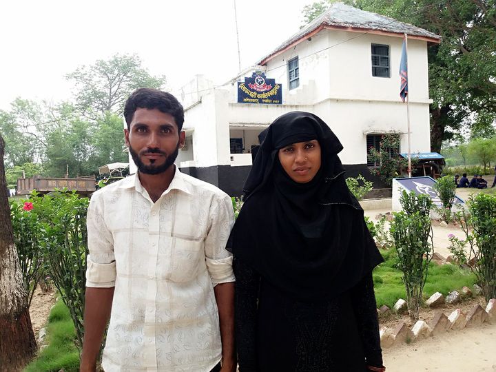 इलाका प्रहरी कार्यालय बहादुरगंजमा हैदर र उनकी श्रीमती